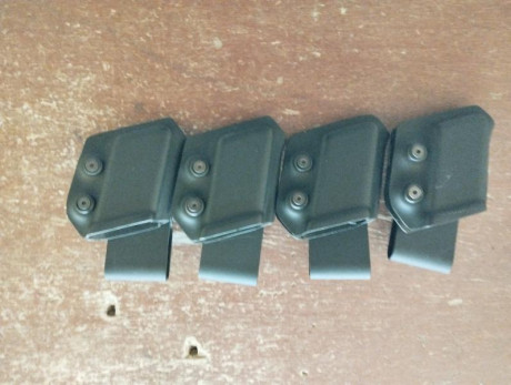 Cuatro porta cargadores.
 Uso IPSC
 Estado nuevos
 P V 50€ a  40€ el lote. 02