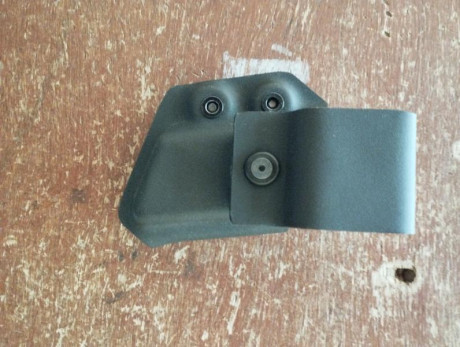 Cuatro porta cargadores.
 Uso IPSC
 Estado nuevos
 P V 50€ a  40€ el lote. 01
