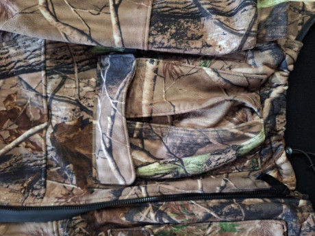 Buenas a todos,

Pongo a la venta este traje de caza compuesto por chaqueta y pantalón,  de la marca inglesa 11