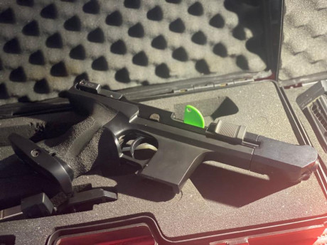 Pongo en venta kid del 32 Hammerli prácticamente  sin uso 600e. Lo acompañó de una pistola Hammerli del 02