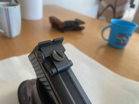 Hola a todos.

Pongo a la venta mi pistola Smith & Wesson model 41. 

Funciona perfectamente con casi 21