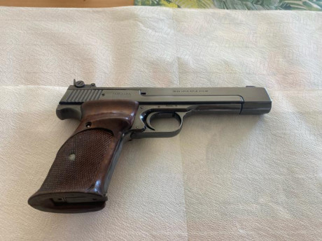 Hola a todos.

Pongo a la venta mi pistola Smith & Wesson model 41. 

Funciona perfectamente con casi 30