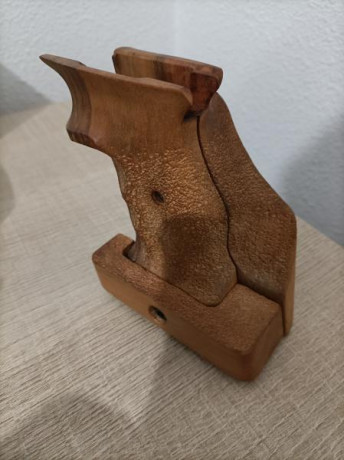 En venta empuñadura Morini para Hammerli 208 Internacional, mano IZQUIERDA, talla M en muy buen estado. 02