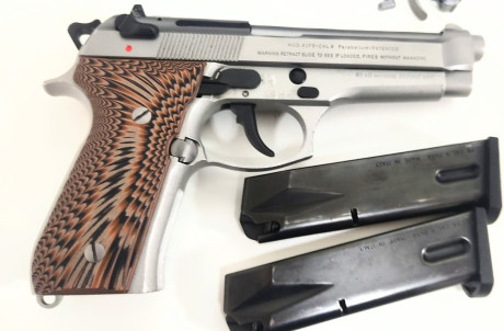 Se vende Beretta 92 FS inox 9 mm Pb. En estado impecable. Lleva puesto el kit Extreme de la 92 X, se entregan 00