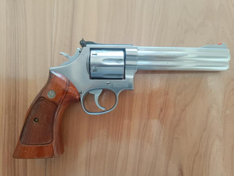 Vendo SW modelo 686 del 357 mg. Estado excelente. Se regala funda de calidad de piel. 500€. Se puede ver 02