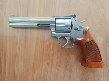 Vendo SW modelo 686 del 357 mg. Estado excelente. Se regala funda de calidad de piel. 500€. Se puede ver 01