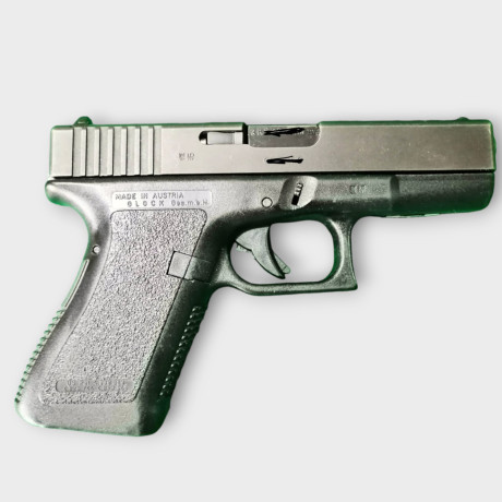 Se vende Glock 19, con dos cargadores, útil de carga y Tupper original.
Poquísimo uso, siempre guiada 00