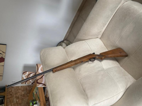 Carabina .22LR Onena monotiro.

Funciona perfectamente. 

Tiene sus años y se nota, aunque agrupa bastante 02