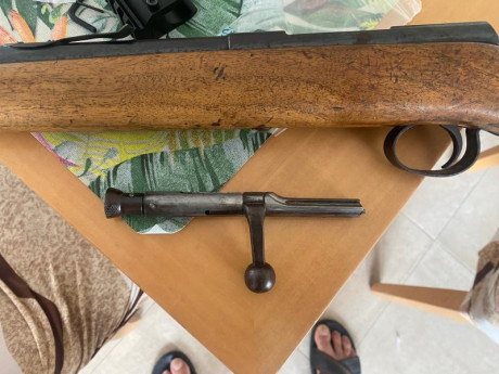 Carabina .22LR Onena monotiro.

Funciona perfectamente. 

Tiene sus años y se nota, aunque agrupa bastante 32