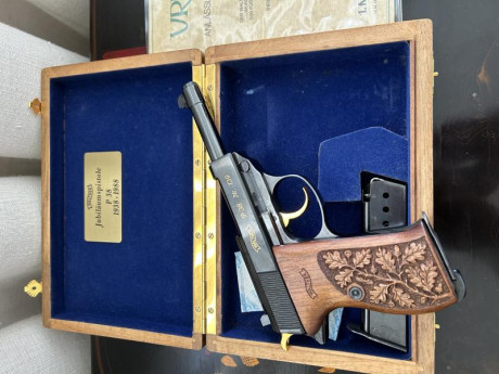 Se vende en perfecto estado está P38 conmemorativa con caja, segundo cargador, libro de instrucciones 11