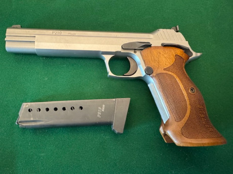Buenas tardes a todos, vendo mi Sig Sauer P210 plata supertarge por no usar, me da pena que este en armero, 01