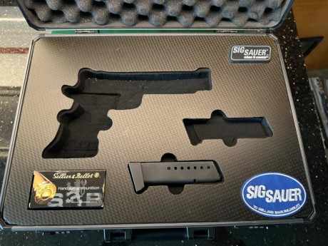 Buenas tardes a todos, vendo mi Sig Sauer P210 plata supertarge por no usar, me da pena que este en armero, 00