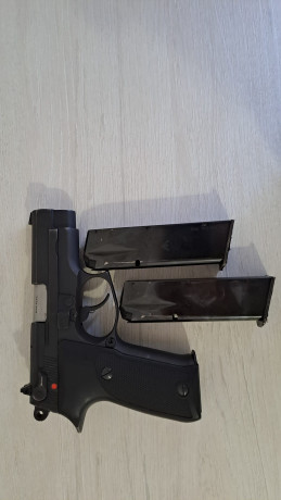 Un compañero del club me ha pedido que le ponga a la venta este arma 
Se trata de una Astra A90 calibre 01