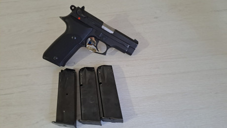Un compañero del club me ha pedido que le ponga a la venta este arma 
Se trata de una Astra A90 calibre 00