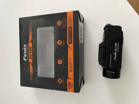 Buenas compañeros.

Pongo a la venta este lote de accesorios para Glock 19, consta de:
-Linterna Fenix 02
