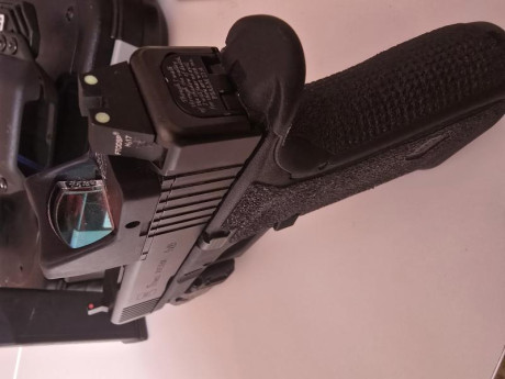No se vende nada por separado, solo contesto preguntas relacionadas con la venta del arma.
Vendo Glock 12