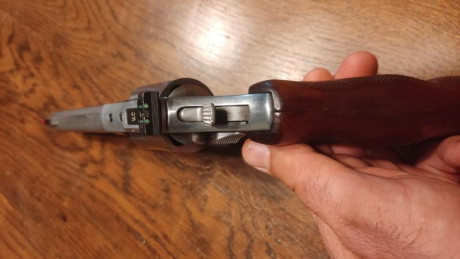 Hola compañeros, pongo a la venta mi revolver Smith Wesson 686, es el de cañón de 6".
Incluyo cachas 01