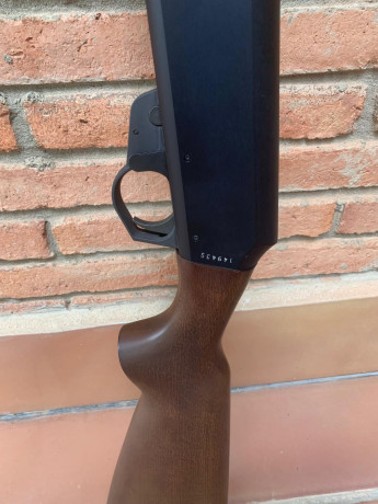 Mi cuñado se vende esta escopeta. Está absolutamente nueva al 100%; no ha disparado nunca. Cañón cilíndrico 22