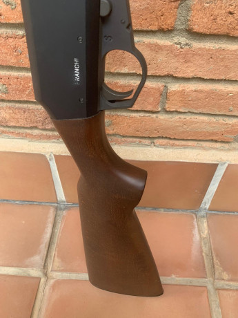 Mi cuñado se vende esta escopeta. Está absolutamente nueva al 100%; no ha disparado nunca. Cañón cilíndrico 21