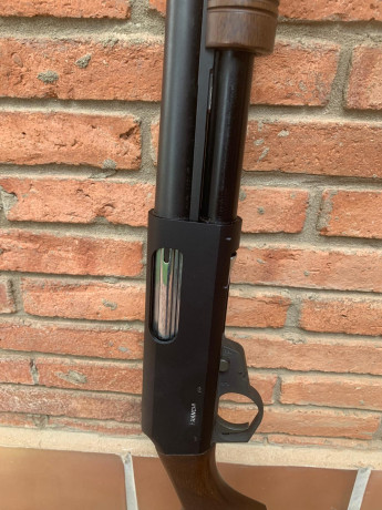 Mi cuñado se vende esta escopeta. Está absolutamente nueva al 100%; no ha disparado nunca. Cañón cilíndrico 20
