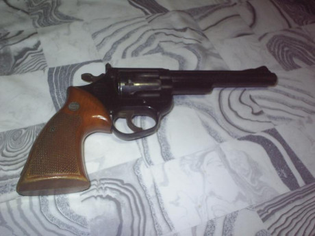 Vendo revolver Astra 357 en calibre 357 mg. Practicamente sin uso, ha sido segunda arma, particular. Hacer 00