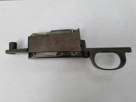 VENDIDO cargador con caja de cargador y guardamontes del rifle FR8. Precio 140 euros con envío incluido. 00