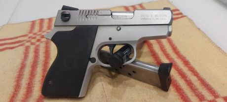 Vendo pistola SMITH & WESSON CS9
 Prácticamente casi nueva.
Calibre 9 mm.
Guiada en licencia F
Precio 00