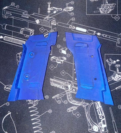 Hola amigos, por si a alguno le interesa voy a poner a la venta varias cachas de la pistola S&W modelo 01