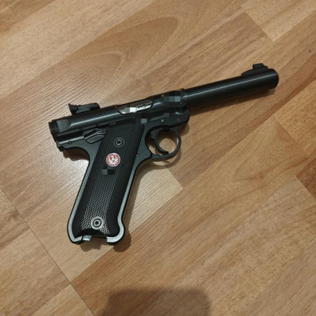 Se vende Ruger IV target, en muy buen estado, comprada hace menos de dos años, (tiene garantía). 30