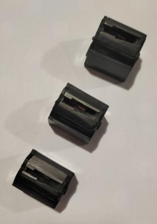 Vendo 3 cargadores para carabina Ruger, 
10 /22.
Los 3 por 90 € + portes.
Cada uno por 35 + portes 00