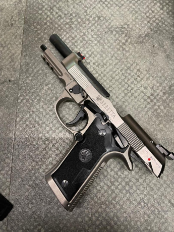 Vendo pistola Beretta modelo 92 x performance impecable del año 2023 apenas uso por falta de tiempo calibre 01