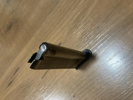 Cargador metálico para 10 cartuchos 22lr. Precio 25€ + 5€ gastos envío. Saludos 00
