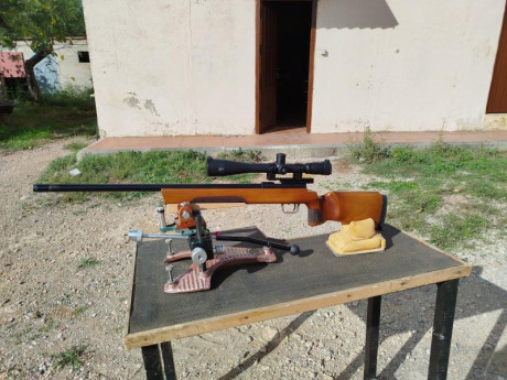 Vendo por cese de actividad (jubilación) carabina Izhmash, modelo CM2, calibre 22LR, versión para zurdo, 02