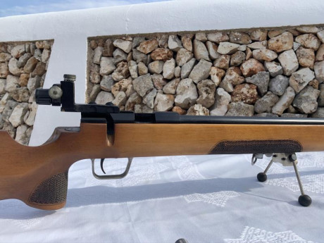 Vendo por cese de actividad (jubilación) carabina Izhmash, modelo CM2, calibre 22LR, versión para zurdo, 00