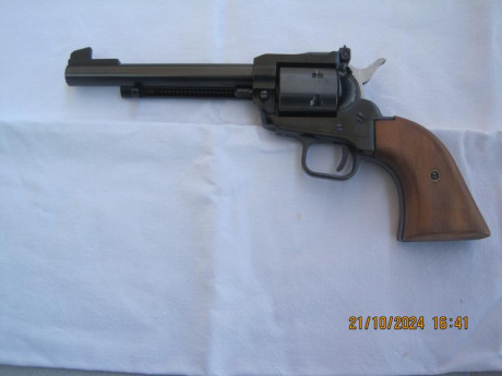 VENDO:

-- Revólver Simple acción, marca ME, modelo 600, calibre 6mm FLOBERT Corto, 6", Made in Germany, 00