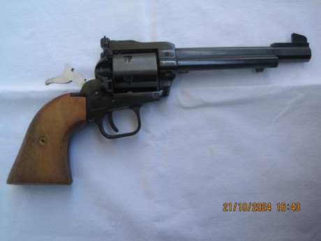 VENDO:

-- Revólver Simple acción, marca ME, modelo 600, calibre 6mm FLOBERT Corto, 6", Made in Germany, 10