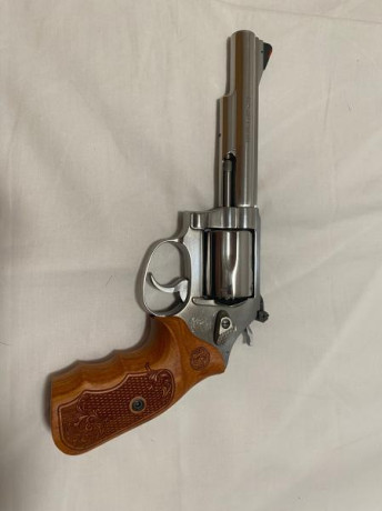 Hola a todo el mundo.

Vendo revolver Smith & Wesson modelo 60-18 de 5 pulgadas en un estado excelente, 02