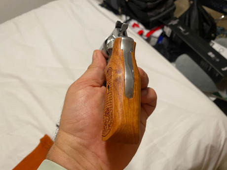 Hola a todo el mundo.

Vendo revolver Smith & Wesson modelo 60-18 de 5 pulgadas en un estado excelente, 11