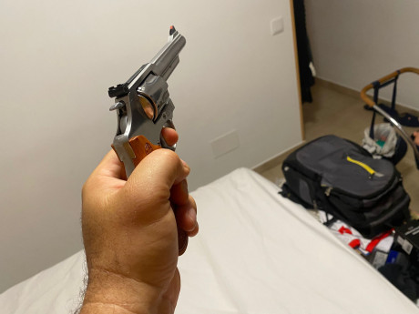 Hola a todo el mundo.

Vendo revolver Smith & Wesson modelo 60-18 de 5 pulgadas en un estado excelente, 20