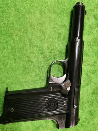 Vendo pistola Astra 400 RE, en buen estado, de uso y de pavón, solo tiene un pequeño rallon, en el casquillo 00