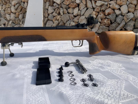 Vendo por cese de actividad (jubilación) carabina Izhmash, modelo CM2, calibre 22LR, versión para zurdo, 20