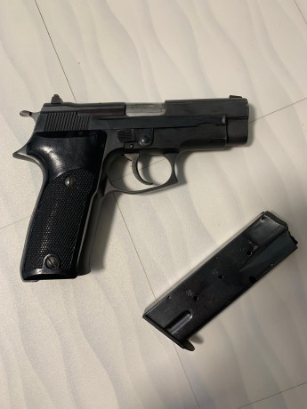 Un compañero vende esta pistola. 
Astra modelo A-80, con uso pero pocos disparos.
Tiene un cargador de 00