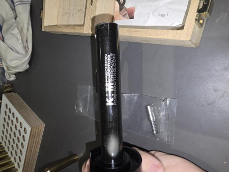 Vendo empistonadora con medidor de presión k&m, con uso y en perfecto estado, lleva para pistones 00