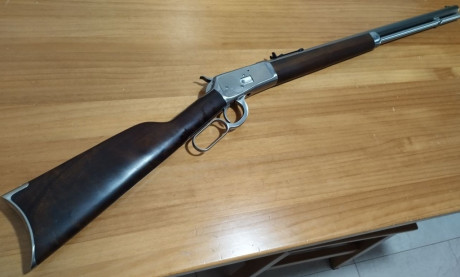 Un buen amigo me pide que le anuncie este  Amadeo Rossi  en calibre  .38 SPL/ .357 Magnum .
El arma está 21