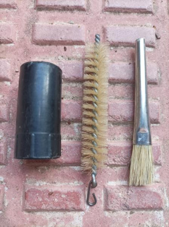 se vende este lote, el tapabocas está usado y corresponde al fusil  G3 pero le vale al CETME C, la feminela 00