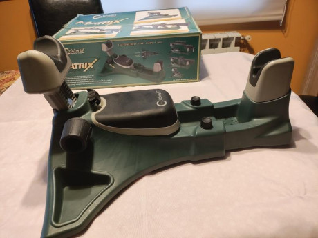 Vendido!!!! banco de tiro MATRIX de la marca Caldwell . Está nuevo apenas se usó un par de veces , fabricado 01