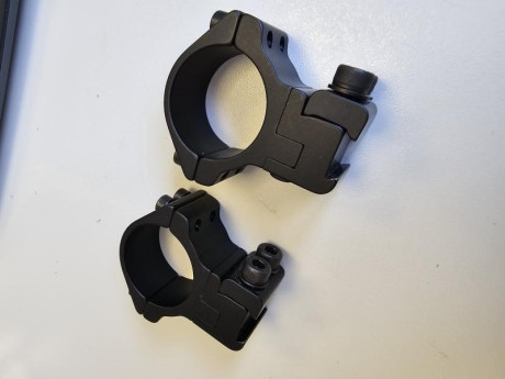 Buenos días

Vendo conjunto de anillas marca Sportmatch, están sin usar.

Diámetro 30mm
Carril 11mm
Regulables 00