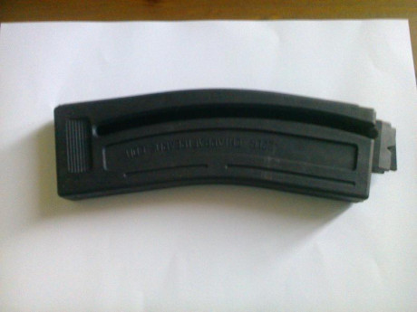 Vendo 1 cargador nuevo de capacidad 30 cartuchos para Chiappa M-4 four .22LR
Precio: 22 € con gastos de 00