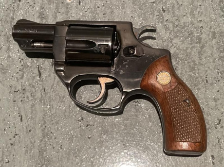 Se vende revólver Astra 250, calibre .38, 2”, el tambor de cinco cartuchos . Está en Asturias, solo documentable 02