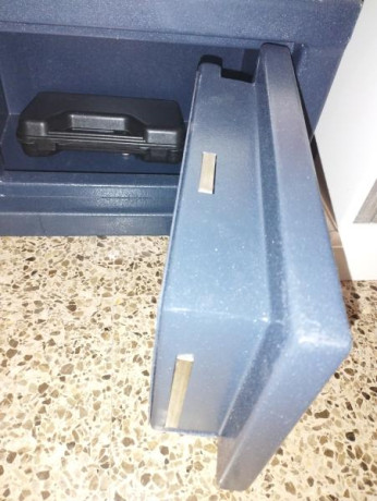 PV 300 €
Armero Cobra, .
Sin homologar. 
Modelo SBS 320 00